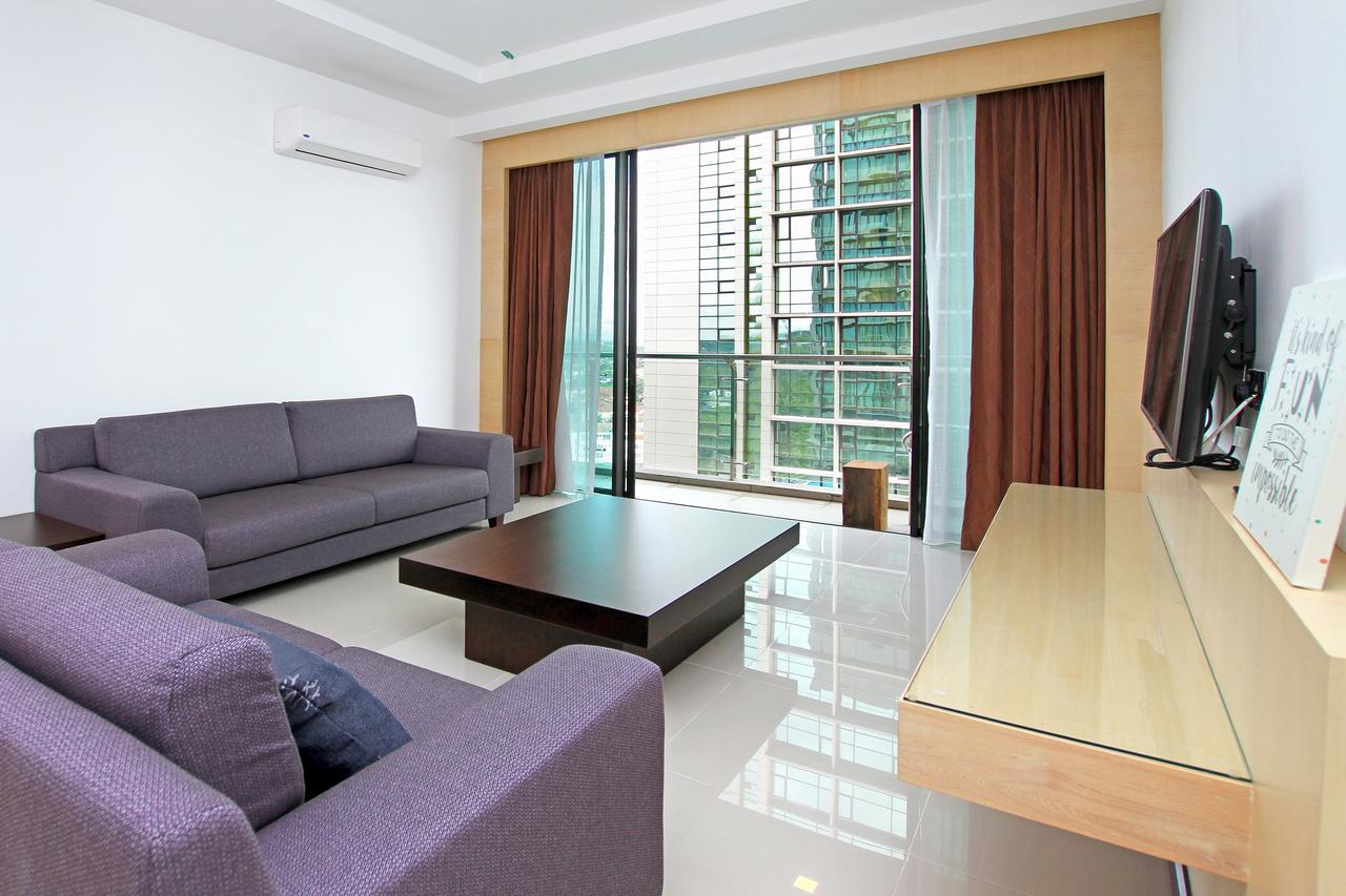 Bernard Holiday Home @ Imperial Suites Кучінг Екстер'єр фото