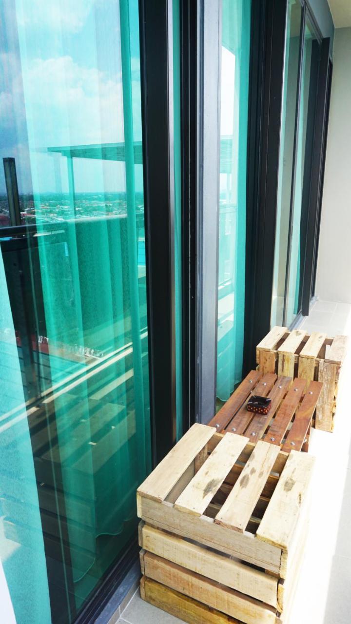 Bernard Holiday Home @ Imperial Suites Кучінг Екстер'єр фото